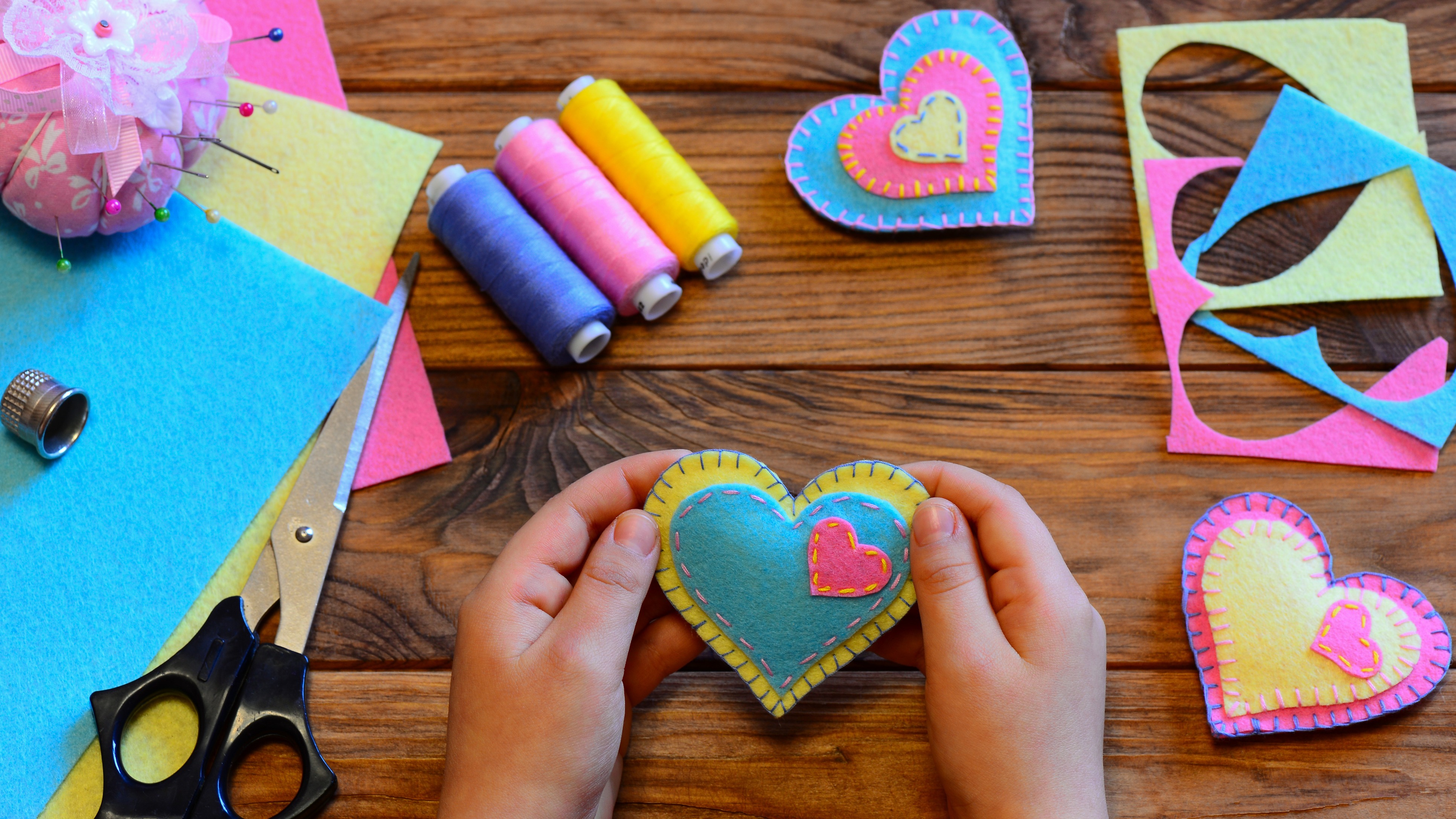 cerca Colega accesorios Bellas manualidades de San Valentín para hacer con tus hijos |  MamasLatinas.com