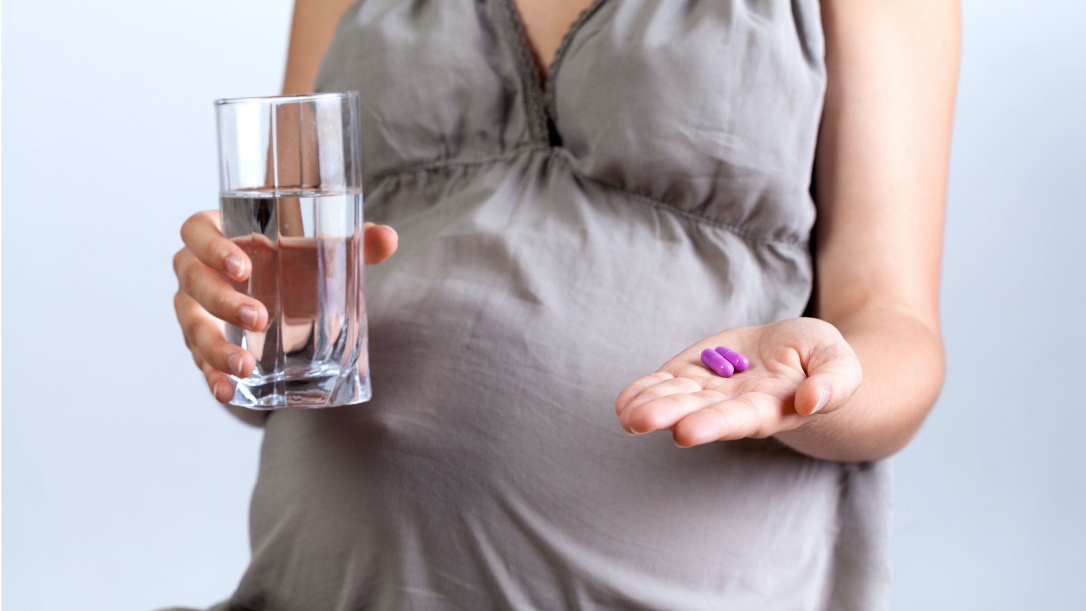 Consumir ácido fólico antes del embarazo previene espina bífida
