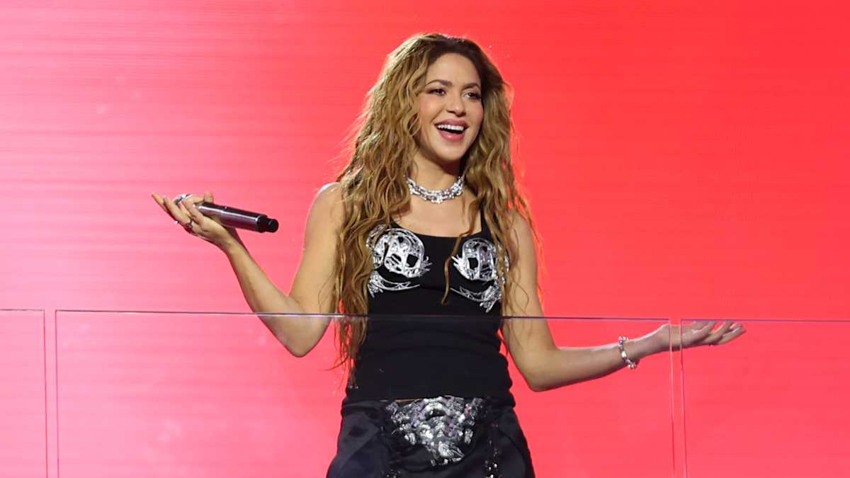 Shakira takes over Times Square and draws massive audience for pop-up