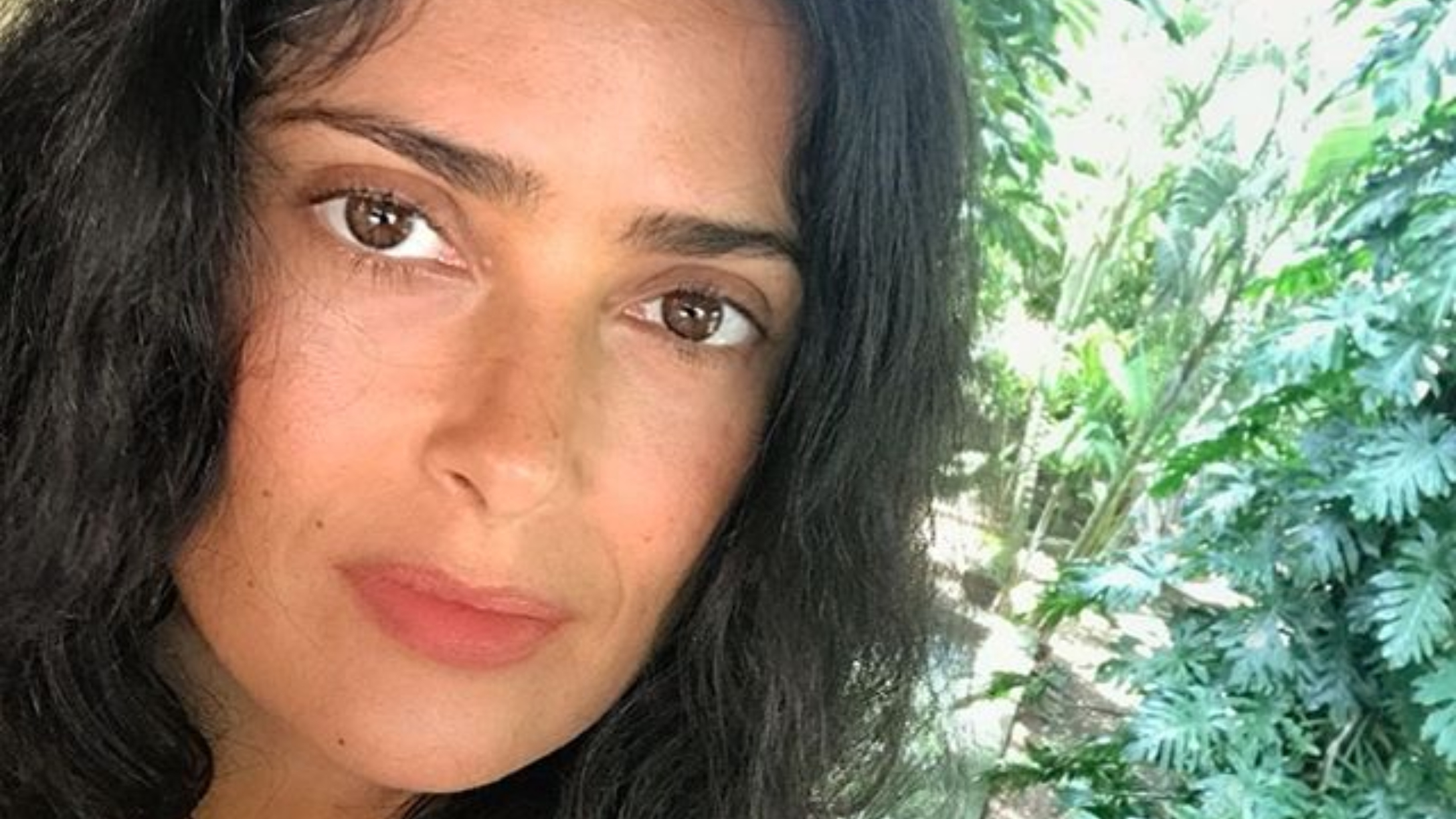 Salma Hayek luce hermosa sin maquillaje y aquí sus mejores selfies con la  cara lavada | MamasLatinas.com