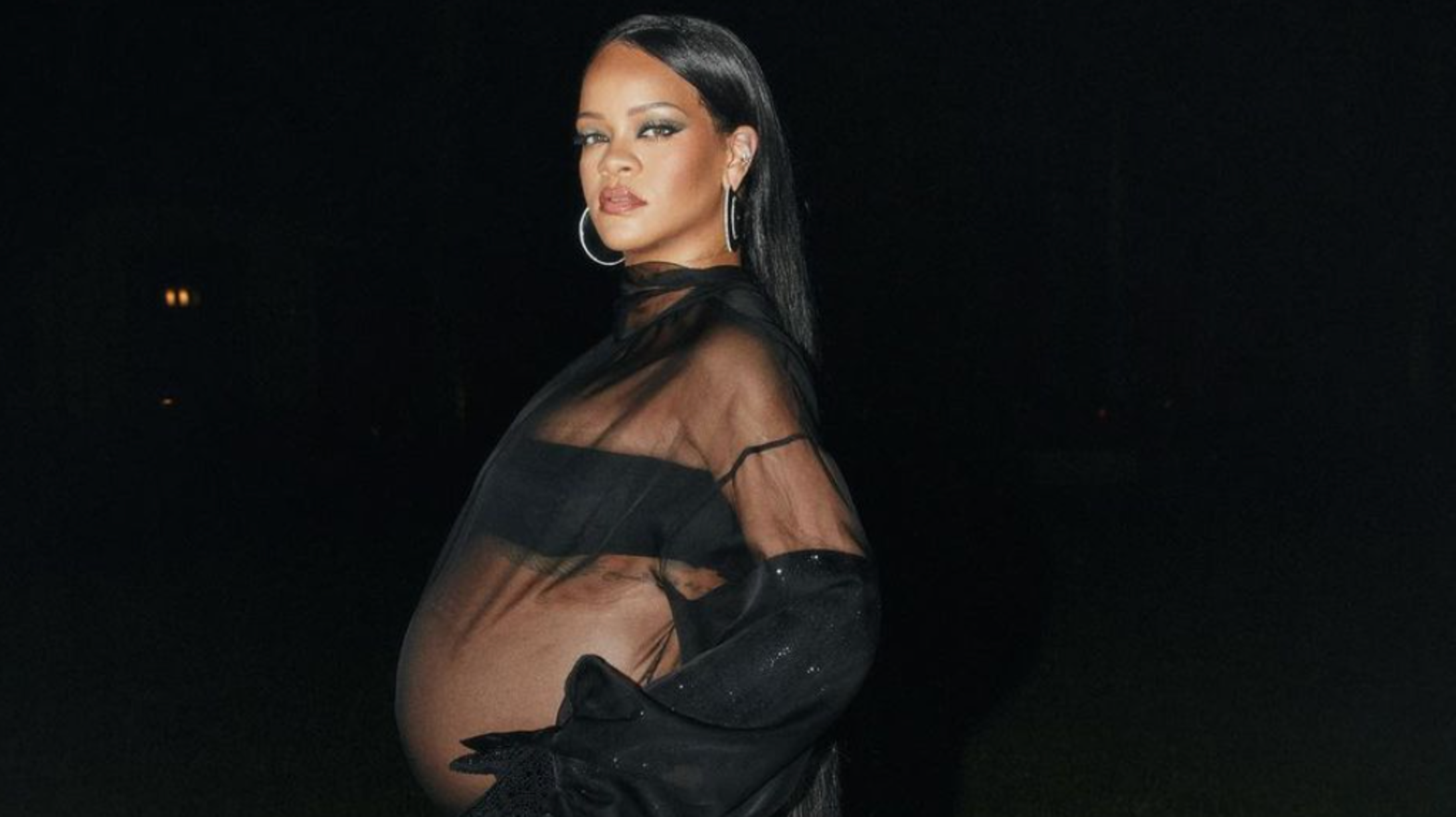 Rihanna Proudly Displays Baby Bump on Cover of 'Vogue