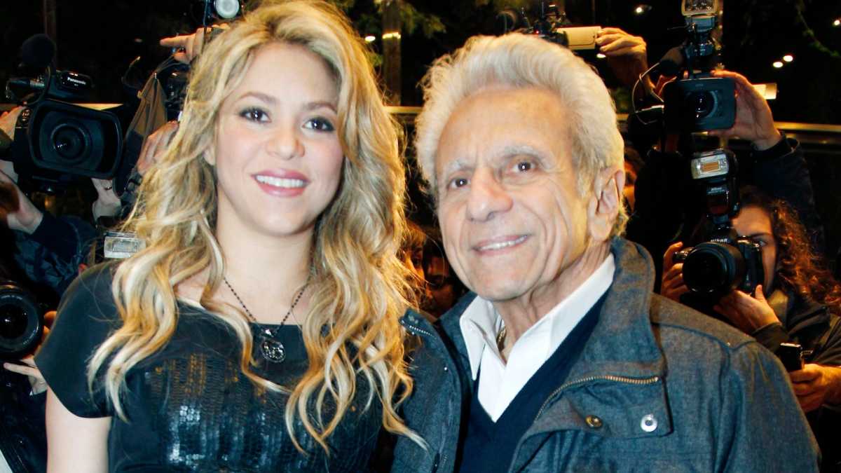 Shakira enternece las redes con emotivo video ayudando en la rehabilitación  de su padre | MamasLatinas.com