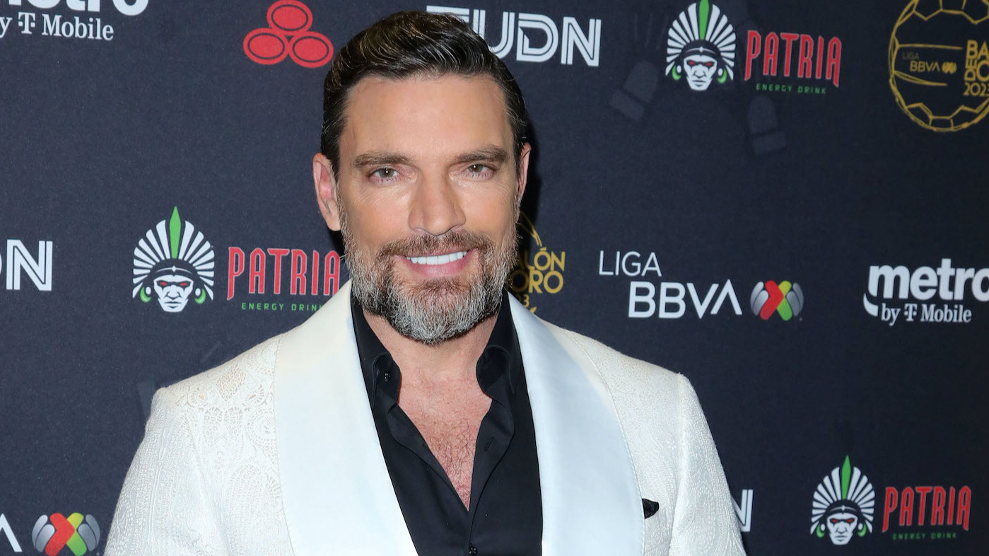 Julián Gil queda fuera de TelevisaUnivision tras 25 años—¿llega a Telemundo? | MamasLatinas.com