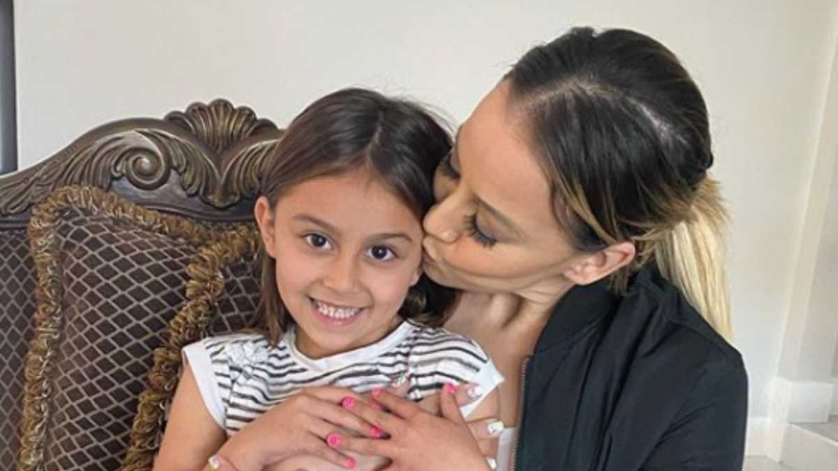 Rosie Rivera celebra dulce fiesta por el cumpleaños 7 de su hijita Sammy Chay Rosie Rivera celebra dulce fiesta por el cumpleaños 7 de su hijita Sammy Chay