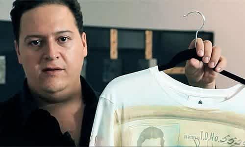 privilegeret Mundtlig spiralformet Pablo Escobar's son now selling T-shirts and clothes with dad's image |  MamasLatinas.com
