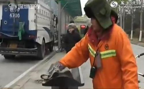 Millionaire mom teaches her kids meaning of hard work by sweeping the  streets | MamasLatinas.com