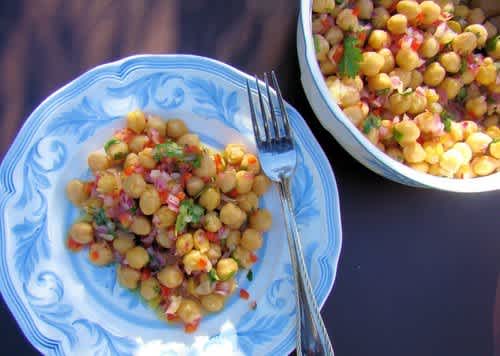 Roasted chickpeas: low-carbs snack meal