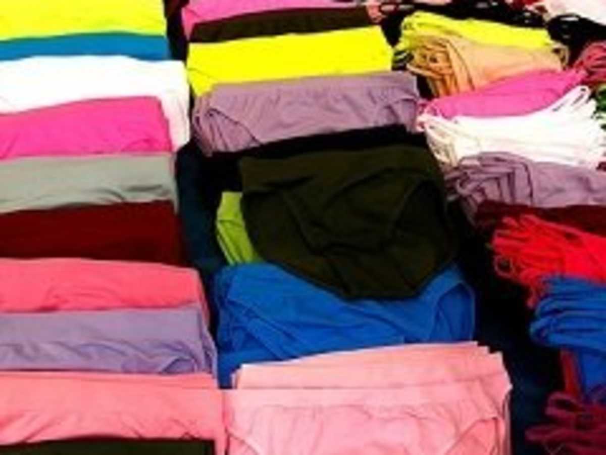 What color undies should you wear for New Year's according to Abuela