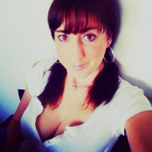 SEE: "Boobie Painter" creates abstract art with her 30D breasts |  MamasLatinas.com