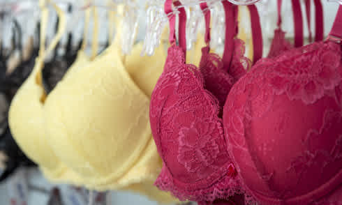 5 Cosas que las chicas senos pequeños deben saber antes de comprar un sostén | MamasLatinas.com