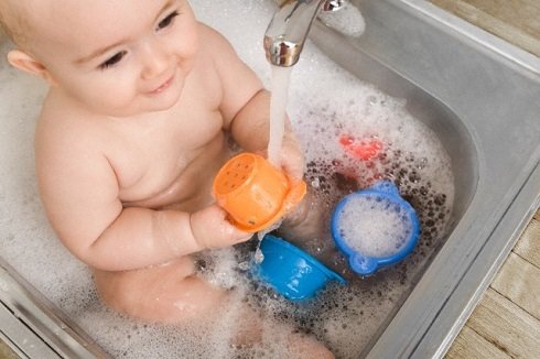 The Best Bathtub for Your Baby, Especially When You Have No Space