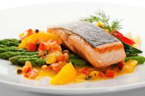 Cena en 10 minutos: Receta baja en calorías de salmón a la naranja y miel |  