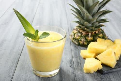 Licuado Tropical De Piña Leche De Coco Avena Y Miel Para El Vientre Plano Que Siempre Soñaste Mamaslatinas Com
