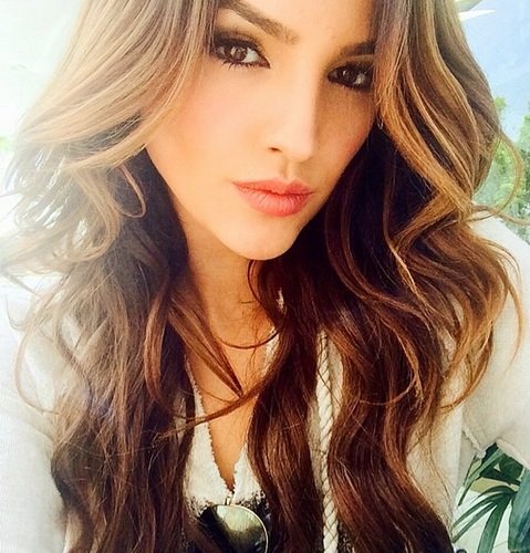 Eiza Gonzalez takes butt selfies to a whole new level | MamasLatinas.com