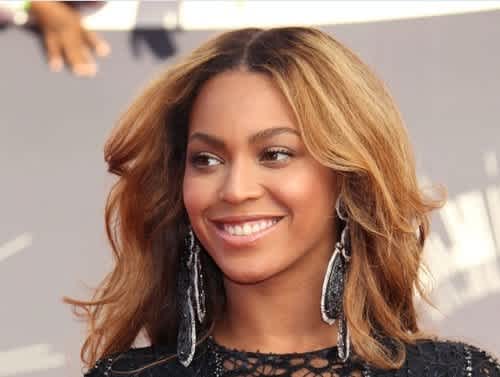 Beyonce shows off scary short bangs | MamasLatinas.com