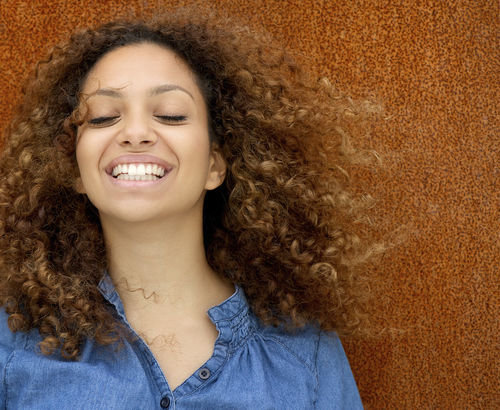 8 Back Handed Compliments Chicas With Curly Hair Are Tired Of Mamaslatinas Com