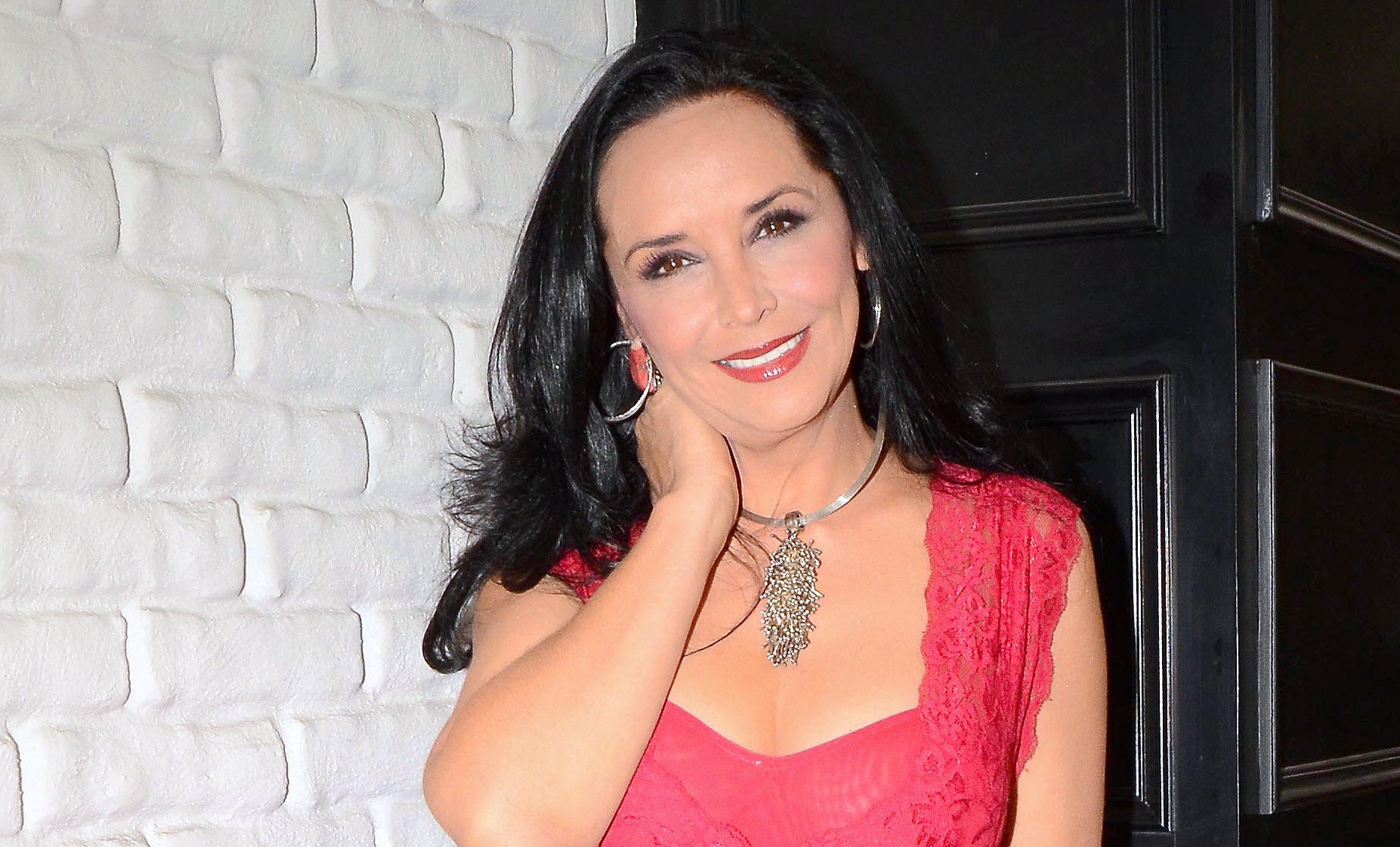 Mayra Rojas posa para revista para caballeros en nombre de su hermana Lorena​  | MamasLatinas.com