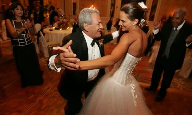 Las mejores 12 canciones para bailar con tu papá en tu boda |  