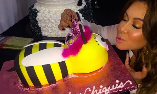El pastel de abeja de Chiquis Rivera + 14 divertidos pasteles de los  famosos 