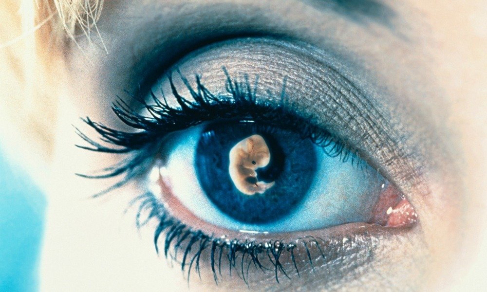 8 Things pregnant women should know about her eyes & how to protect