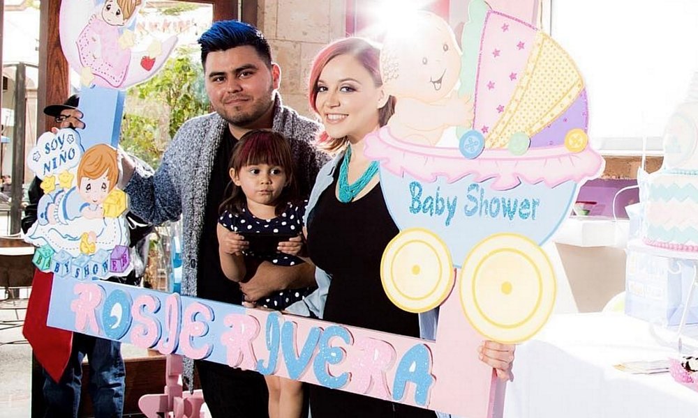 Rosie Rivera celebra su baby shower y revela el sexo del