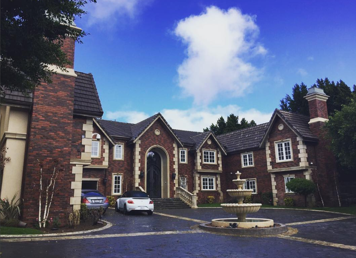 Chiquis y sus hermanos venden la casa de Jenni Rivera y