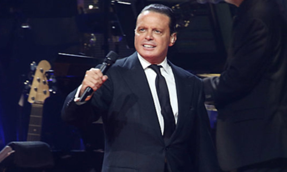 Luis Miguel reaparece más delgado y sonriendo como hace tiempo no lo