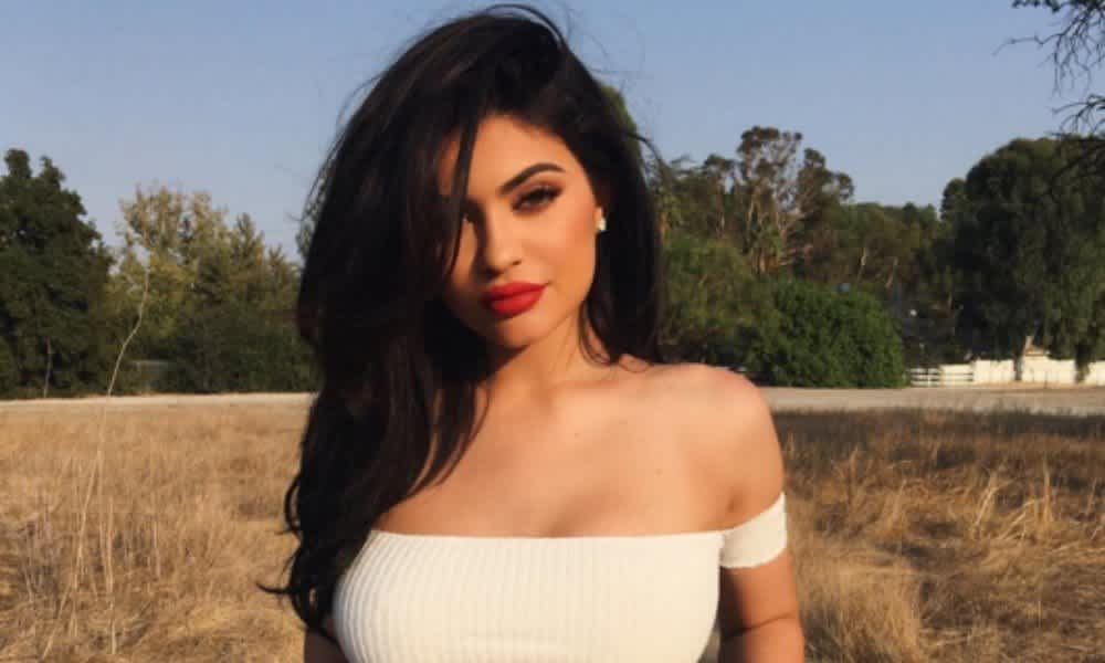 Kylie Jenner denies boob job after looking bustier than ever ...