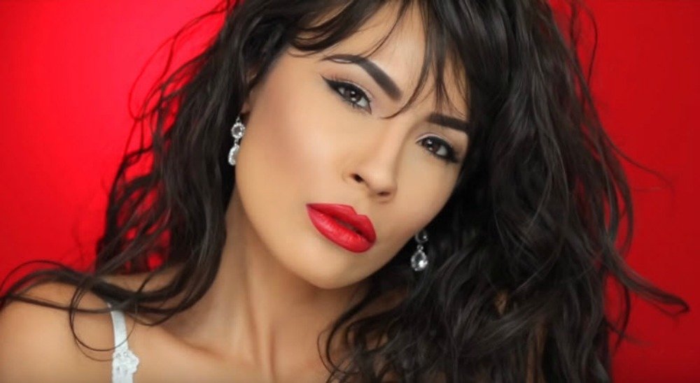 WATCH 6 Selena Quintanilla makeup tutorials to try