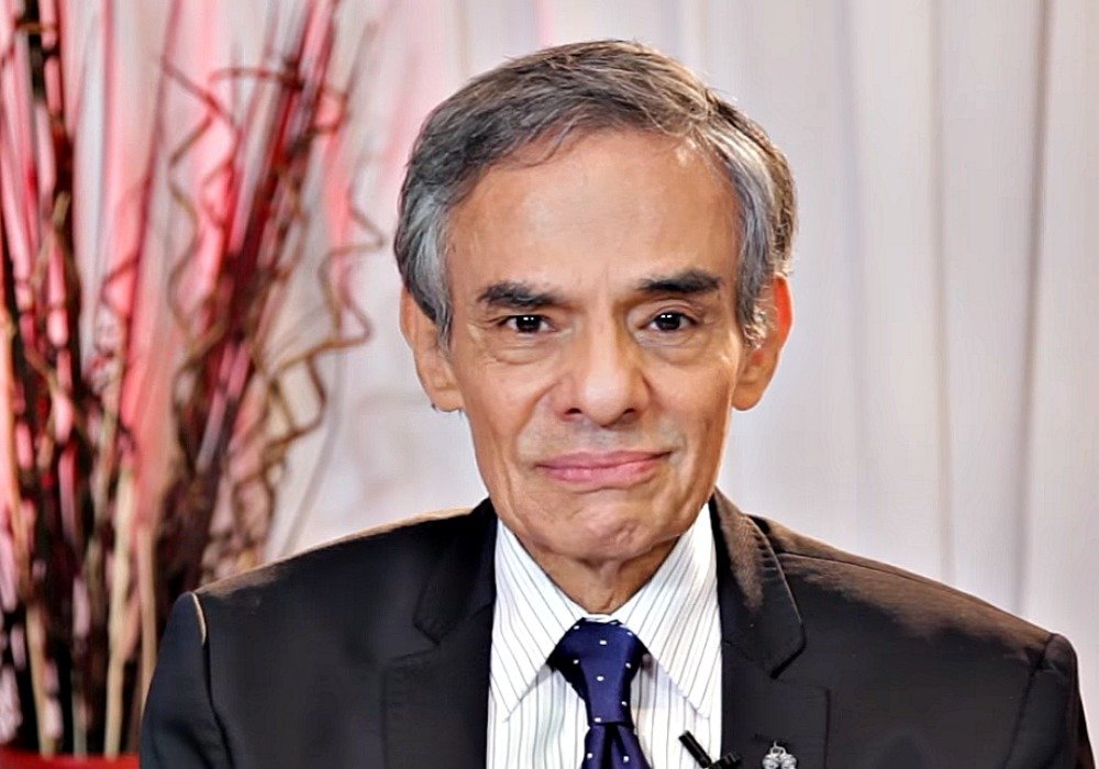 Jose Jose & other legendary Latinos who are seriously ill right now