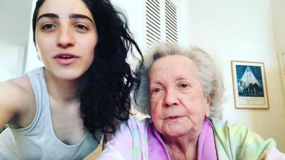 La hija de Gloria Estefan, Emily, recuerda a Rapuela con un video