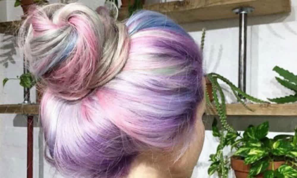 Woman attempts DIY unicorn hair & is left with chemical burns on scalp |  