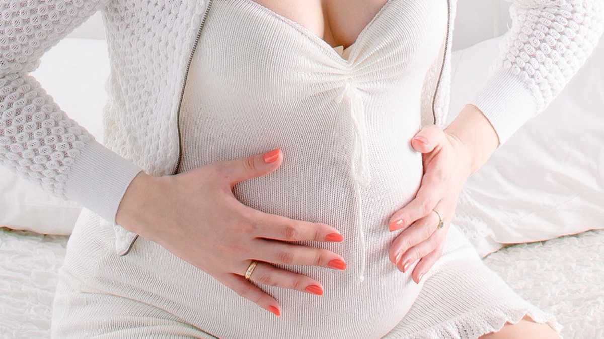 The dangers of painting your nails while pregnant 