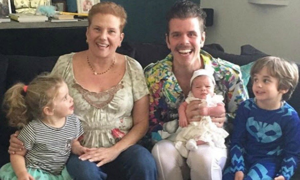 Haters Accuse Perez Hilton Of Being A Pedophile For Bathing His Baby Girl In His Underwear Mamaslatinas Com