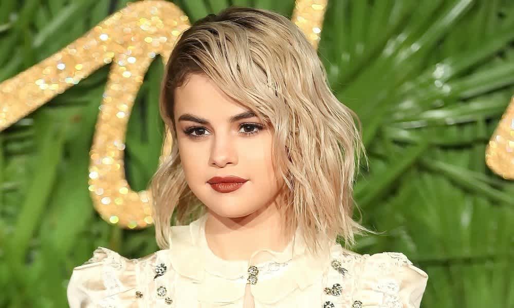 What S Going On With Selena Gomez Mamaslatinas Com