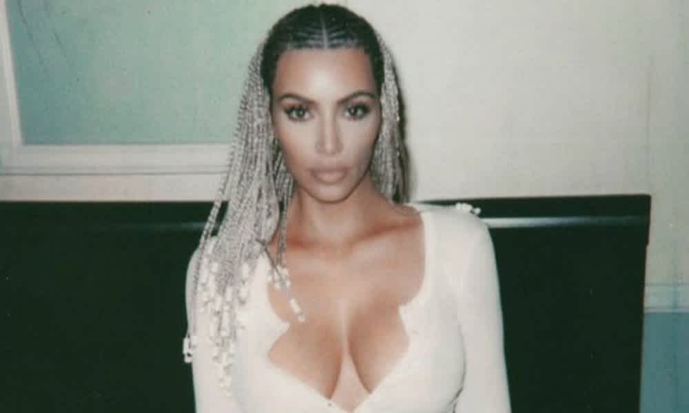 Kim Kardashian shares new topless photos on Instagram | MamasLatinas.com