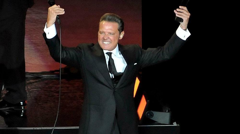 Conoce a la nueva conquista de Luis Miguel, su bella corista de 19 años