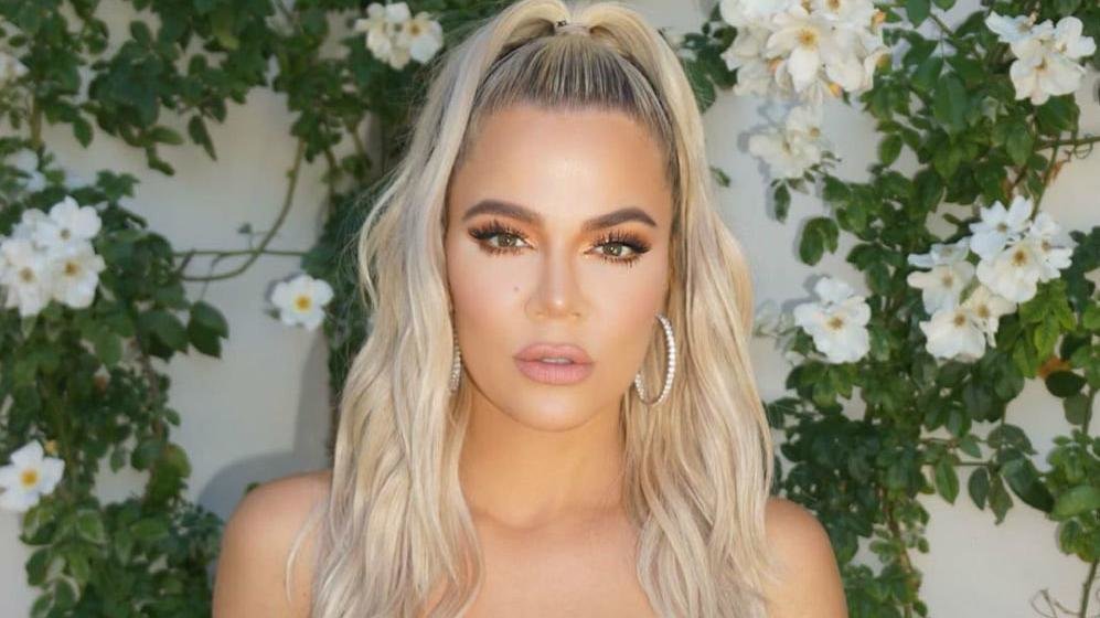Khloé Kardashian shows nose contour after surgery rumors