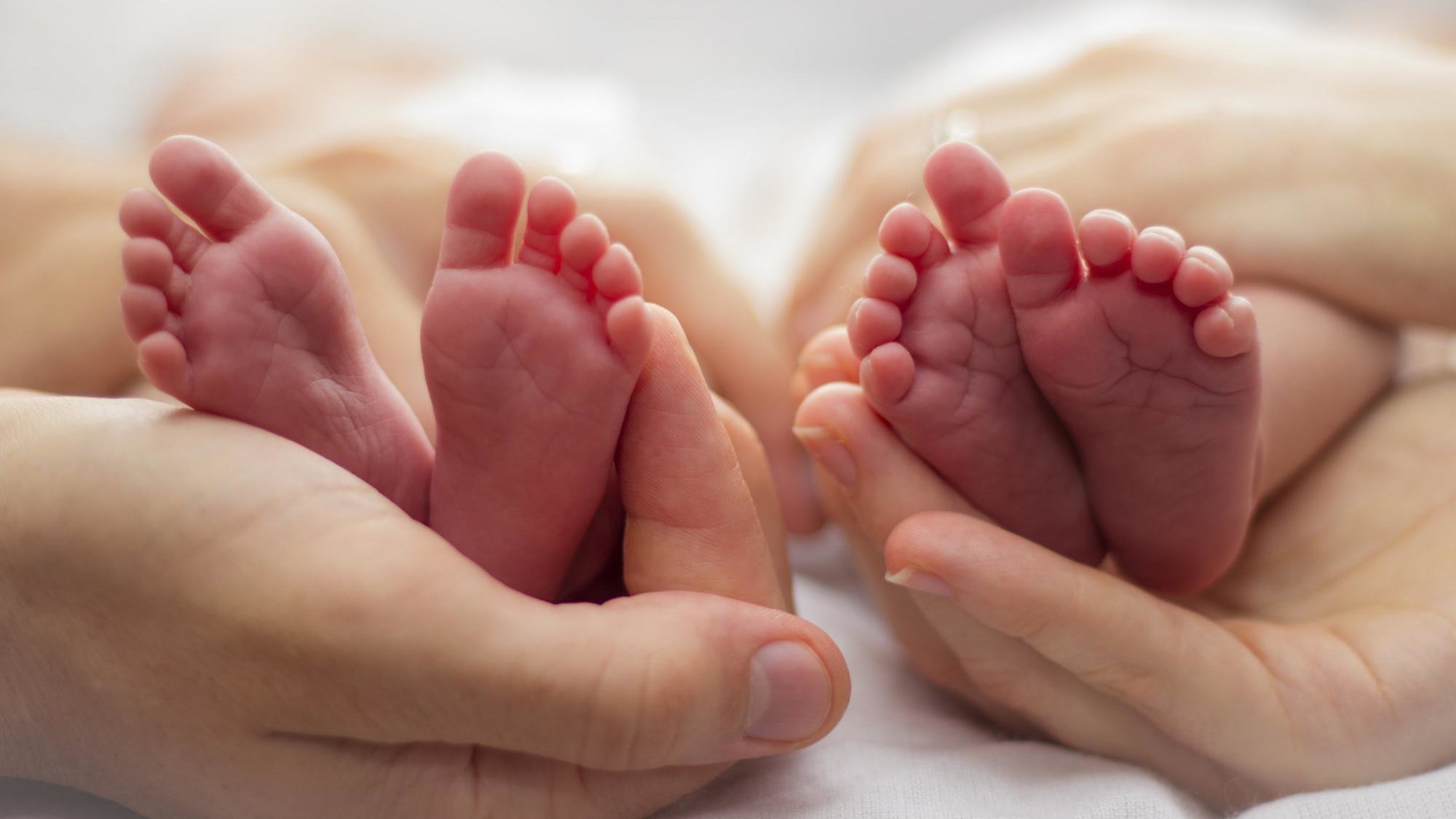 Cómo enfrentar el dolor tras la muerte de un bebé gemelo 