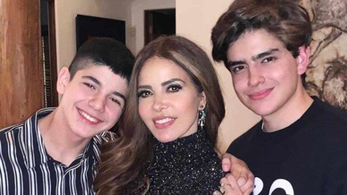 Gloria Trevi in ​​her best role, that of a mother |  MamasLatinas.com