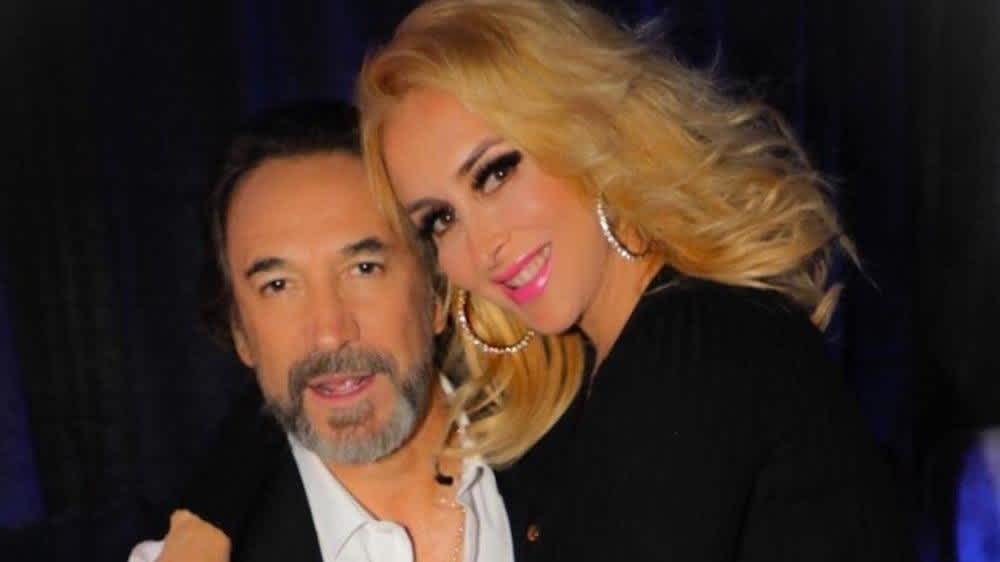 Marco Antonio Solis y su esposa en sus fotos más románticos |  MamasLatinas.com