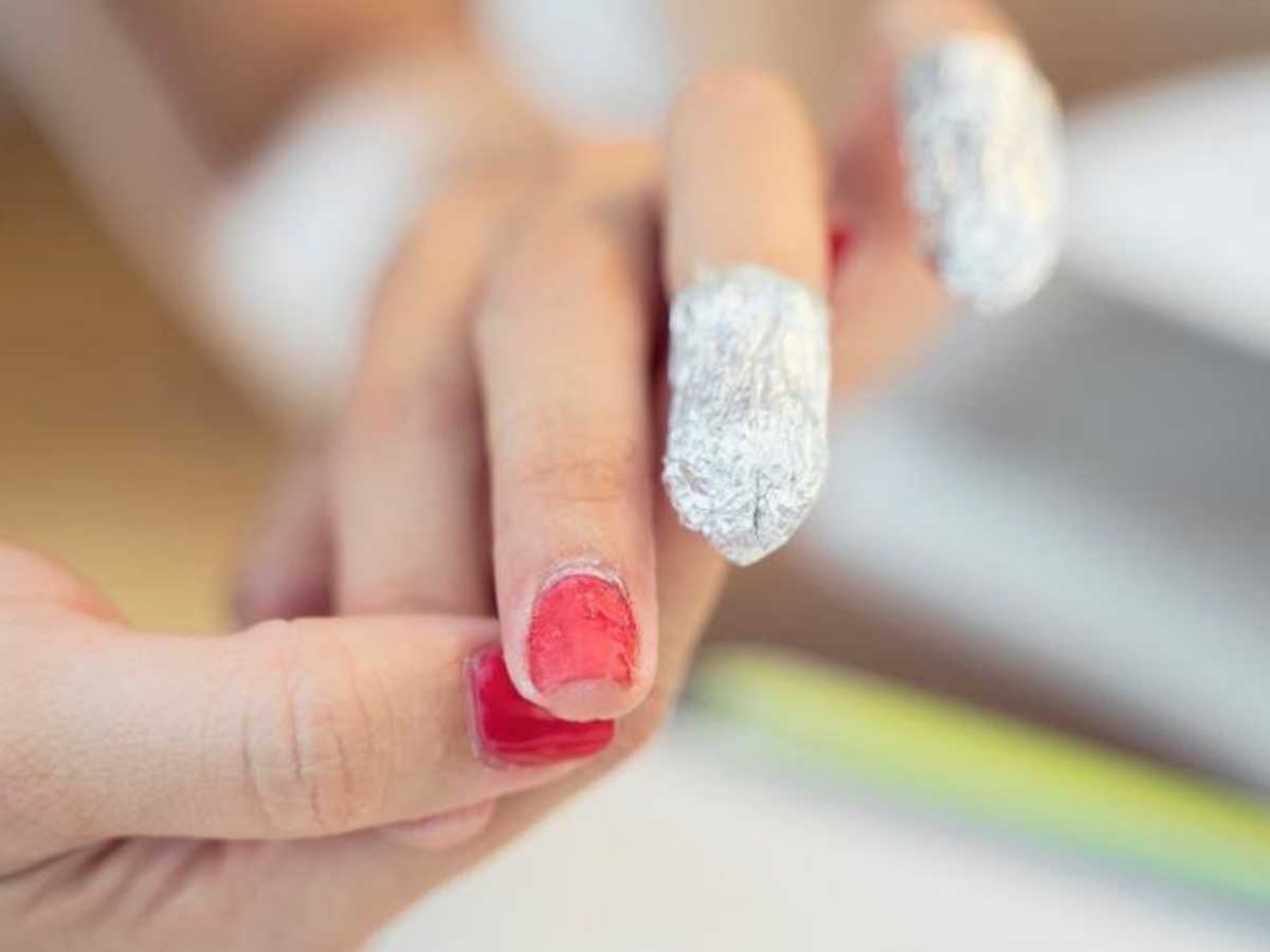 segunda mano Mutuo Increíble Cómo quitar el esmalte de gel y uñas acrílicas en casa | MamasLatinas.com