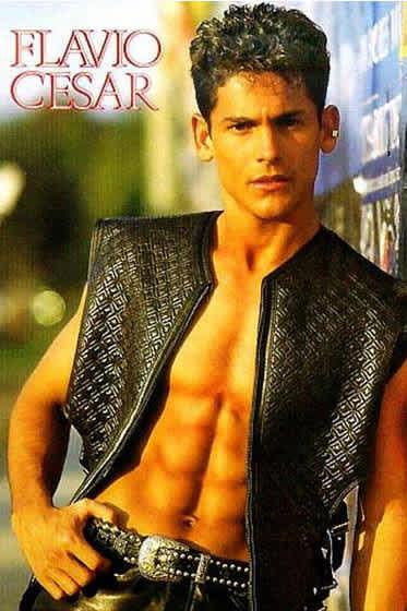 Flavio César ya solo canta canciones cristianas.
