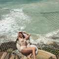 Camila Sodi posó en bikini desde las paradisíacas playas de Tulum.