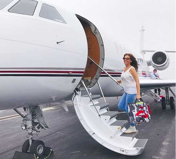 Viaja en avión privado, tanto de negocios como de placer.