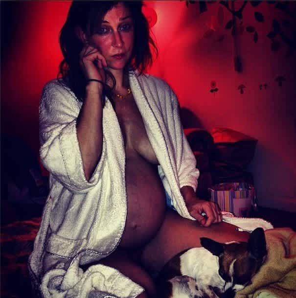 Beautiful Images Capture Lorio’s Wonderful Birth Moment At Home. 2 Still waiting...