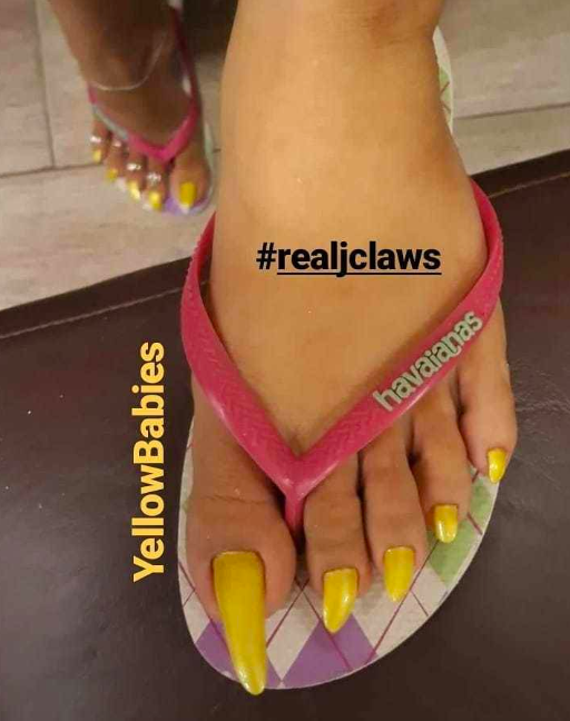 La Extrana Tendencia De Lucir Las Unas De Los Pies Super Largas Mamaslatinas Com