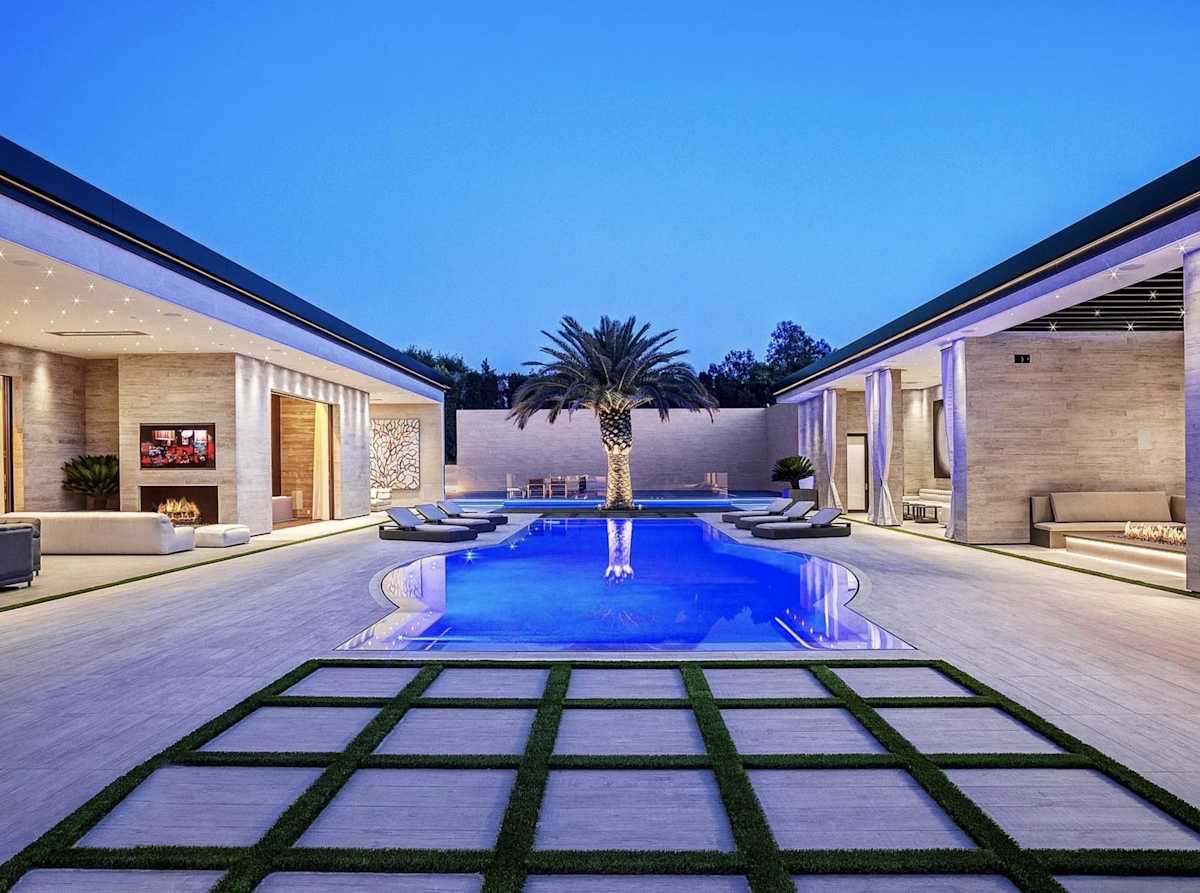La piscina parece la de un gran resort.