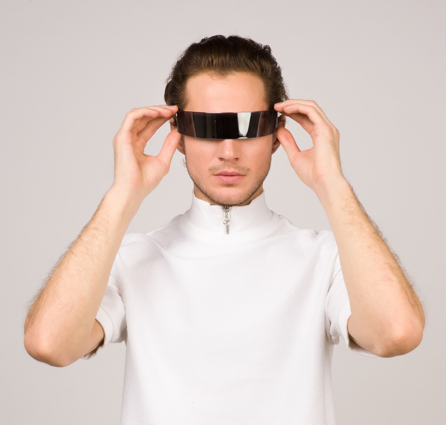 augmented reality man wearing ar glasses for 2019 ecommerce trends