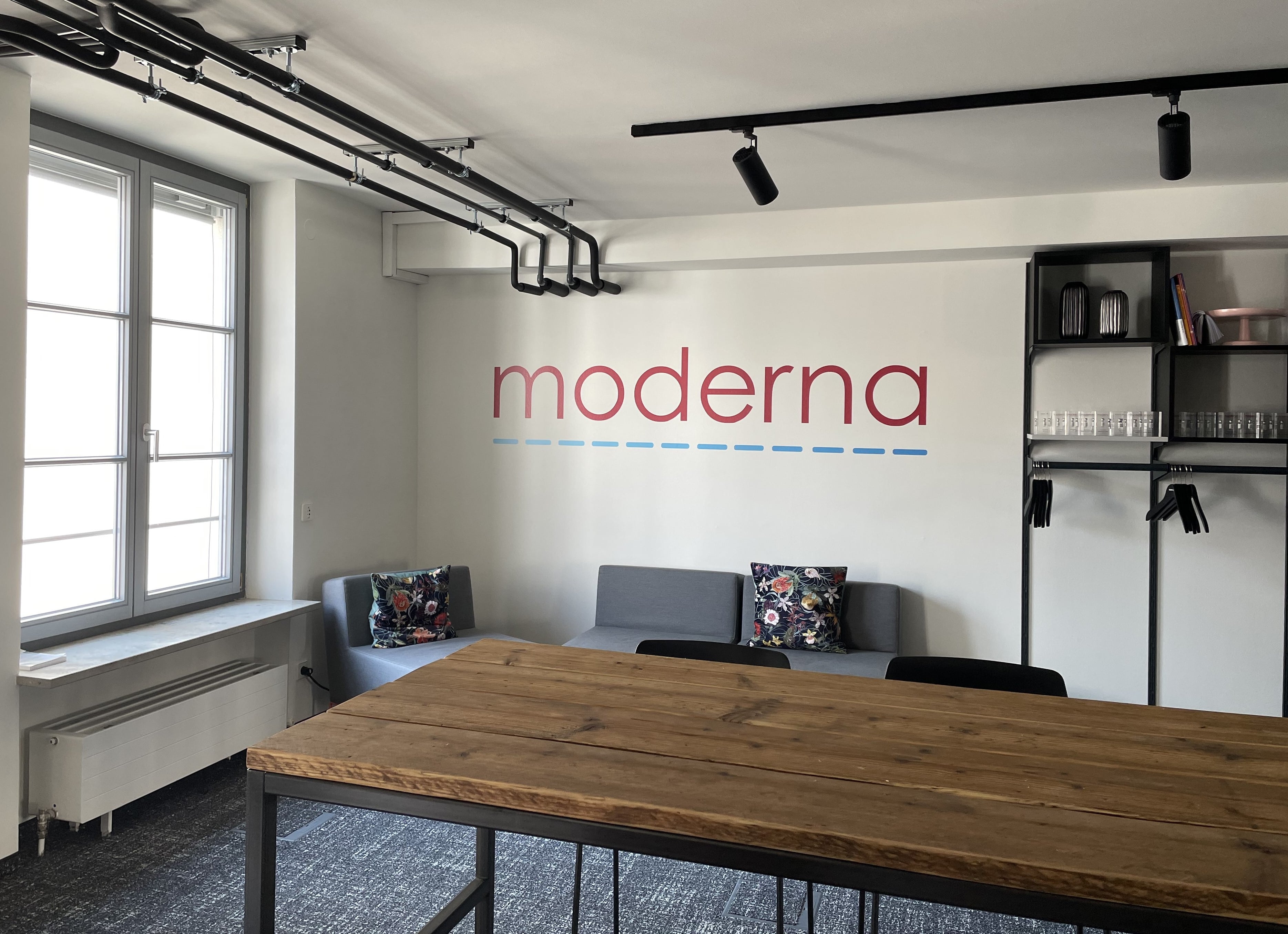 Moderna Office-min